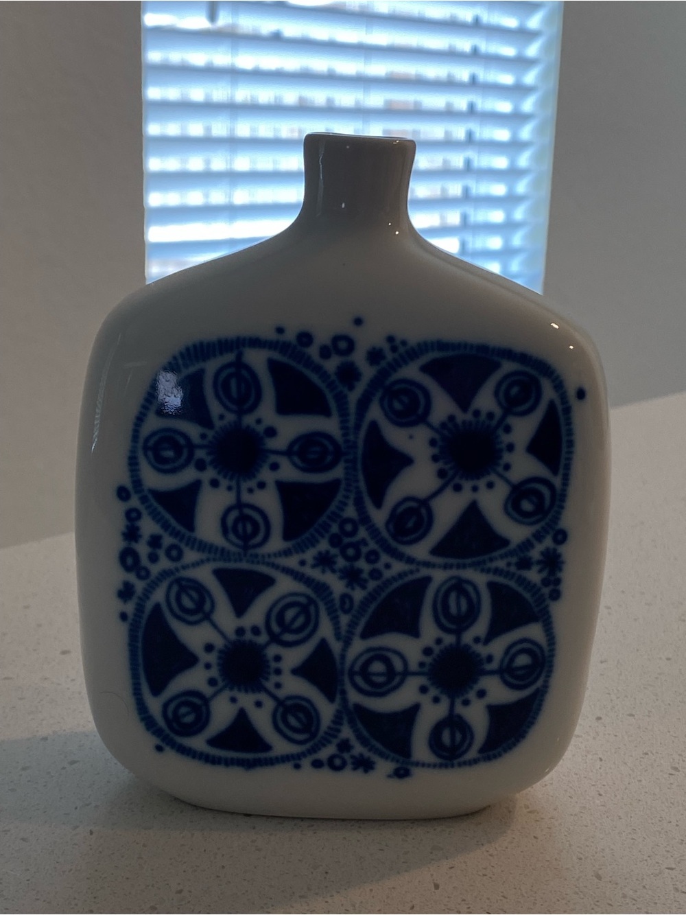 PORSGRUND PORCELAIN
BUD VASE MADE IN NORWAY SCANDINAVIAN ART
POTTERY